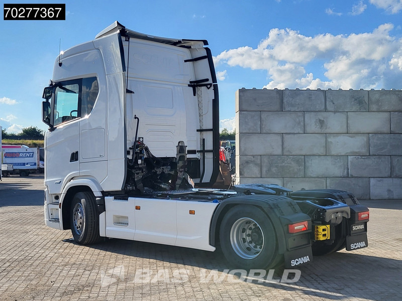 Scania S560 4X2 NEW! Retarder Full-Air 2xTanks Leder Standklima Navi ACC LED - Tractor truck: picture 2 Scania S560 4X2 NEW! Retarder Full-Air 2xTanks Leder Standklima Navi ACC LED - Tractor truck: picture 2