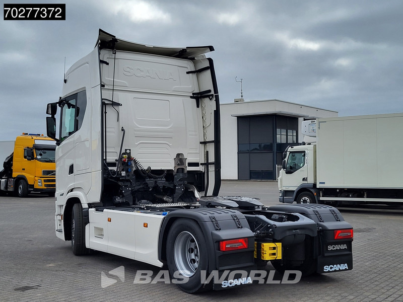 Scania S560 4X2 NEW! Retarder Full-Air 2xTanks Leder Standklima Navi ACC LED - Tractor truck: picture 2 Scania S560 4X2 NEW! Retarder Full-Air 2xTanks Leder Standklima Navi ACC LED - Tractor truck: picture 2
