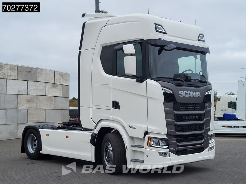 Scania S560 4X2 NEW! Retarder Full-Air 2xTanks Leder Standklima Navi ACC LED - Tractor truck: picture 3 Scania S560 4X2 NEW! Retarder Full-Air 2xTanks Leder Standklima Navi ACC LED - Tractor truck: picture 3