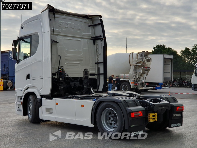 Scania S560 4X2 NEW! Retarder Full-Air 2xTanks Standklima Navi ACC LED Euro 6 - Tractor truck: picture 2 Scania S560 4X2 NEW! Retarder Full-Air 2xTanks Standklima Navi ACC LED Euro 6 - Tractor truck: picture 2