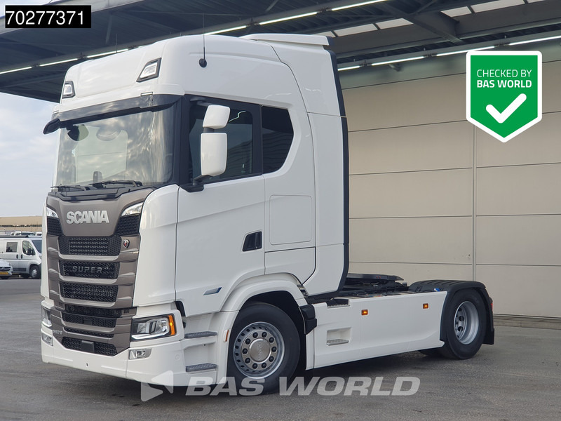 Scania S560 4X2 NEW! Retarder Full-Air 2xTanks Standklima Navi ACC LED Euro 6 - Tractor truck: picture 1 Scania S560 4X2 NEW! Retarder Full-Air 2xTanks Standklima Navi ACC LED Euro 6 - Tractor truck: picture 1