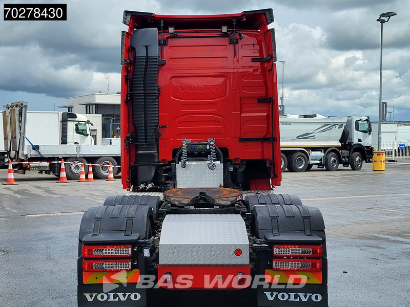 Volvo FH16 750 FH16 6X2 Special-Interior Full-Air Work-Remote Dynamic Steering Alcoa ACC Xenon - Tractor truck: picture 3 Volvo FH16 750 FH16 6X2 Special-Interior Full-Air Work-Remote Dynamic Steering Alcoa ACC Xenon - Tractor truck: picture 3