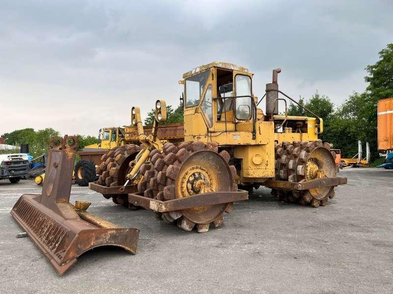 Caterpillar 825 + porte engins - Compactor: picture 1 Caterpillar 825 + porte engins - Compactor: picture 1