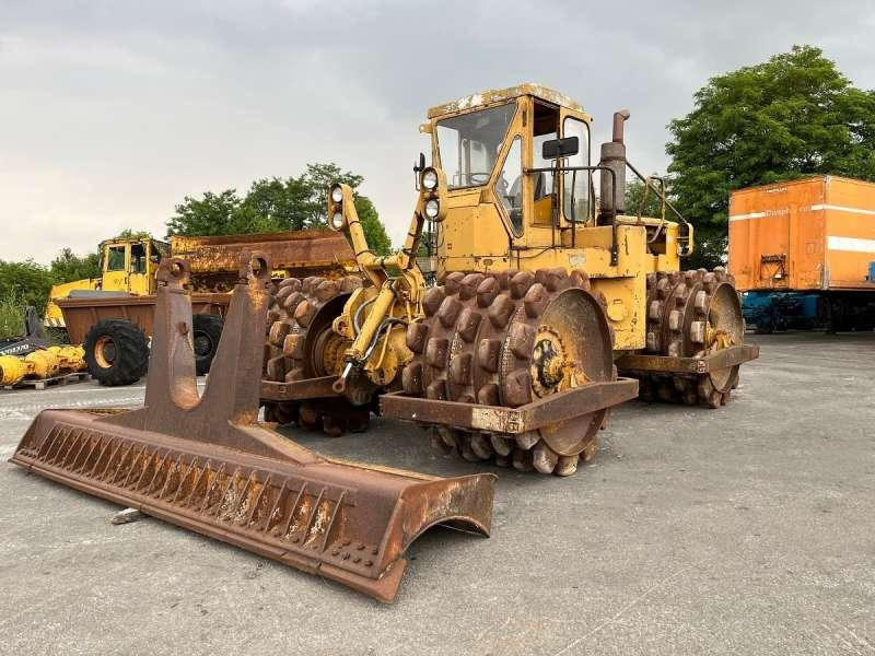 Caterpillar 825 + porte engins - Compactor: picture 3 Caterpillar 825 + porte engins - Compactor: picture 3