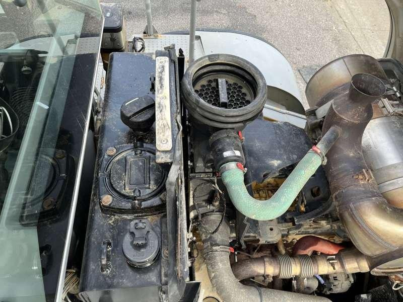 Wheel loader Caterpillar 962K: picture 32