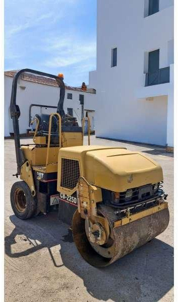 Caterpillar CB225D - Combination roller: picture 1 Caterpillar CB225D - Combination roller: picture 1