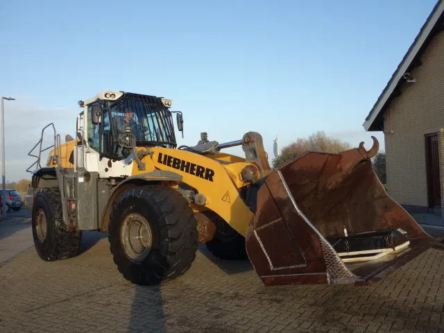 Liebherr L576X POWER,SNELWISSEL SYSTEEM,AIRCO - Wheel loader: picture 3 Liebherr L576X POWER,SNELWISSEL SYSTEEM,AIRCO - Wheel loader: picture 3