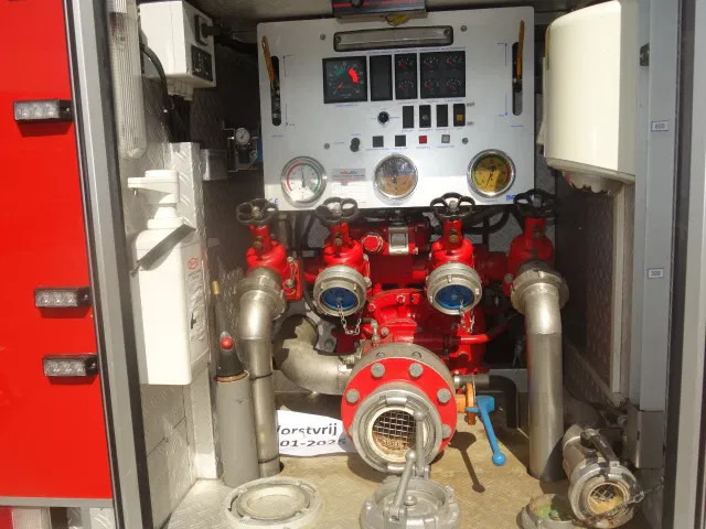 MAN LE 220C GODIVA POMP 2000 LITER TANK,MANUAL GEARBOX - Fire truck: picture 5 MAN LE 220C GODIVA POMP 2000 LITER TANK,MANUAL GEARBOX - Fire truck: picture 5