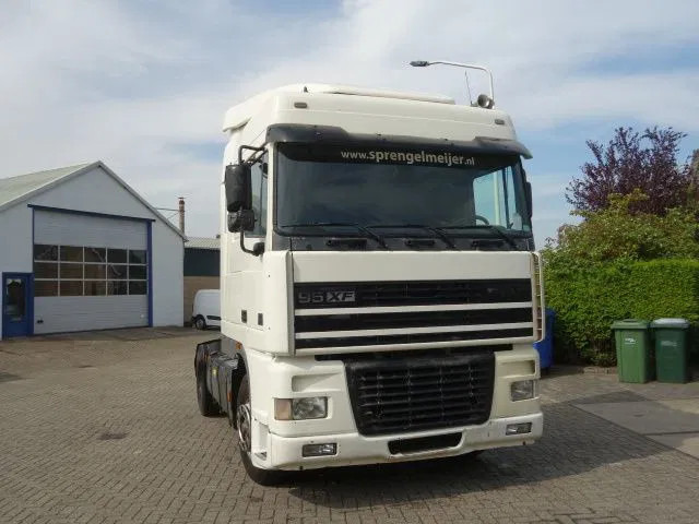DAF XF 430 EURO3 MANAULE GEAR - Tractor truck: picture 1 DAF XF 430 EURO3 MANAULE GEAR - Tractor truck: picture 1