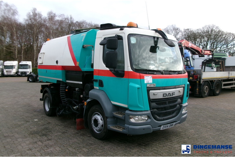 DAF LF 55.220 4X2 Johnston street sweeper - Road sweeper: picture 2 DAF LF 55.220 4X2 Johnston street sweeper - Road sweeper: picture 2