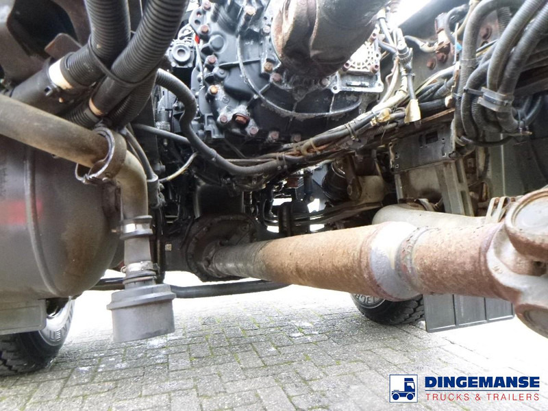 Cab chassis truck Renault Kerax 380 DXI 4x4 Euro 5 chassis + PTO: picture 8