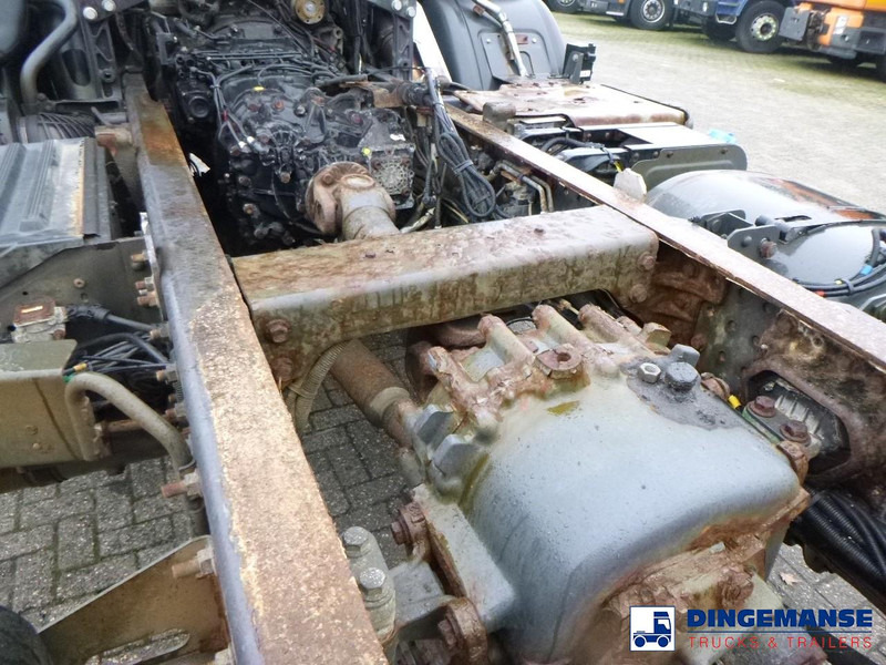 Cab chassis truck Renault Kerax 380 DXI 4x4 Euro 5 chassis + PTO: picture 6