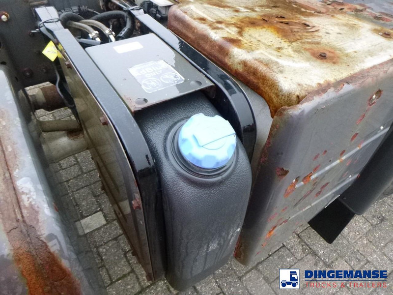 Cab chassis truck Renault Kerax 380 DXI 4x4 Euro 5 chassis + PTO: picture 13