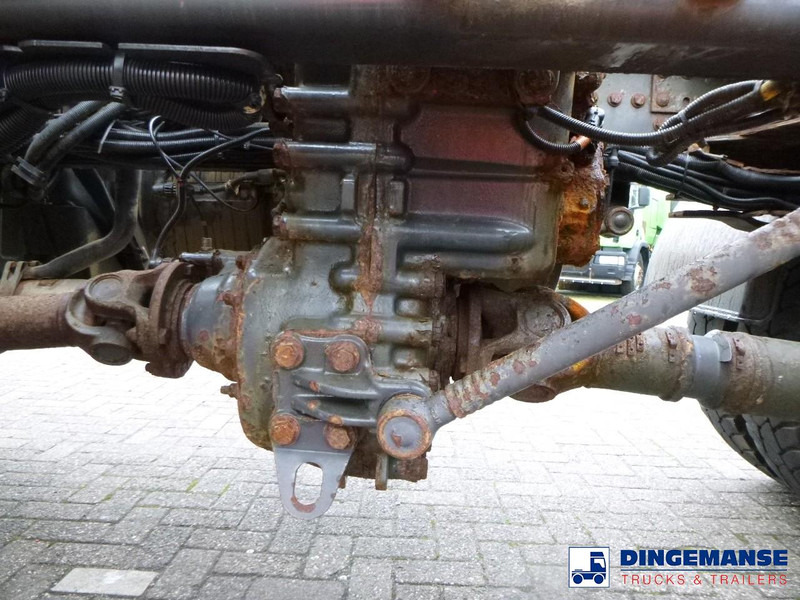 Cab chassis truck Renault Kerax 380 DXI 4x4 Euro 5 chassis + PTO: picture 9