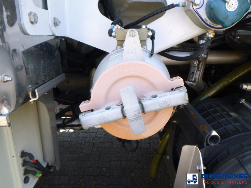 Tanker truck Renault Premium 270 dxi 4x2 fuel tank 13.7 m3 / 4 comp: picture 12 Tanker truck Renault Premium 270 dxi 4x2 fuel tank 13.7 m3 / 4 comp: picture 12