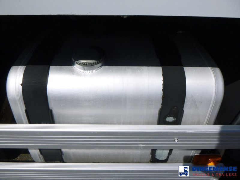 Tanker truck Renault Premium 270 dxi 4x2 fuel tank 13.7 m3 / 4 comp: picture 9 Tanker truck Renault Premium 270 dxi 4x2 fuel tank 13.7 m3 / 4 comp: picture 9