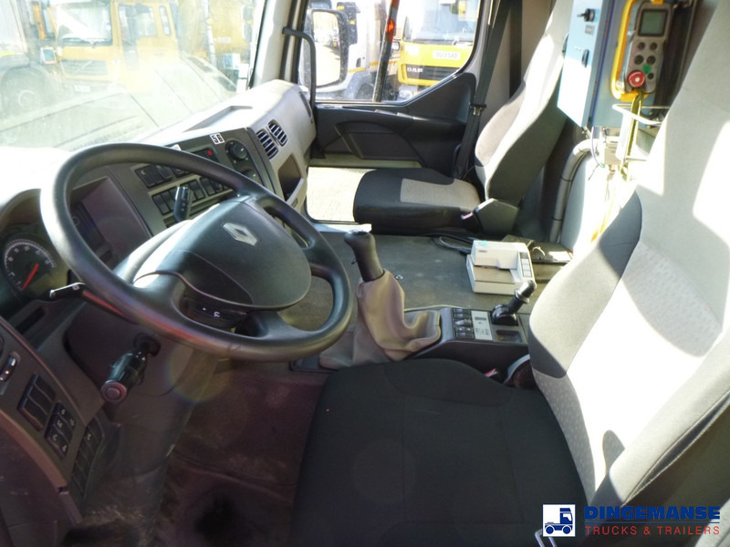 Interior photo 1: Renault Premium 280 dxi 4x2 gas tank 19.2 m3 leasing Renault Premium 280 dxi 4x2 gas tank 19.2 m3