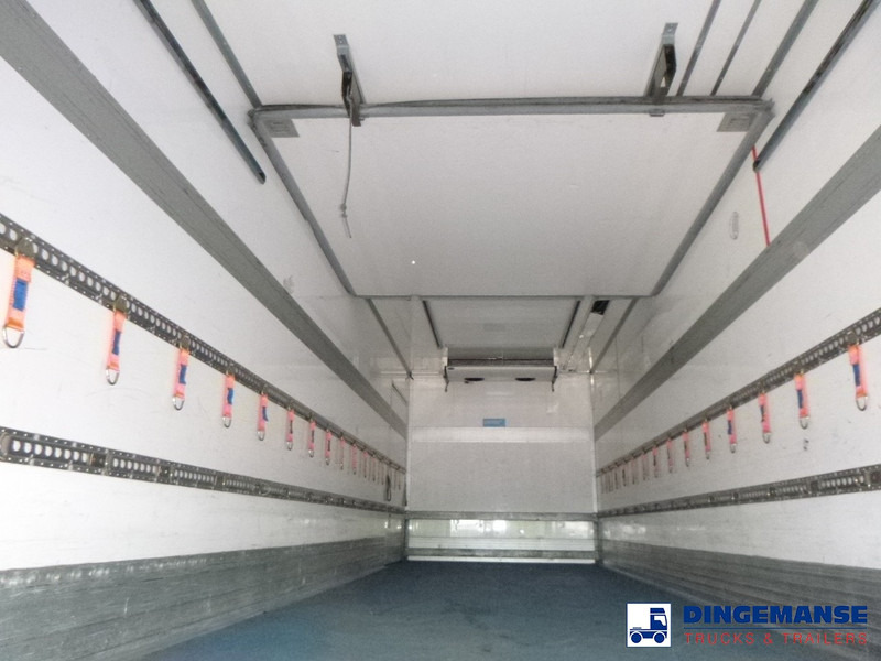 Refrigerator truck Renault Premium 370 dxi 6x2 RHD Carrier Supra 950 MT frigo: picture 12