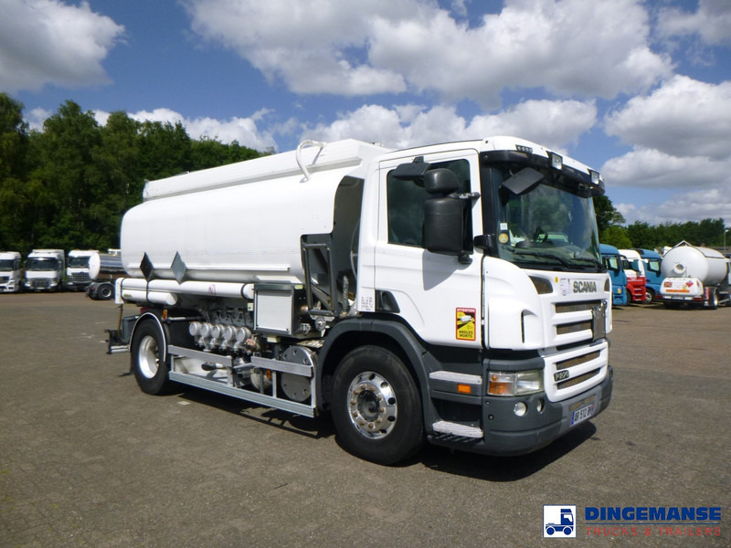 Scania P 270 DB 4x2 fuel tank 13.7 m3 / 5 comp - Tanker truck: picture 2 Scania P 270 DB 4x2 fuel tank 13.7 m3 / 5 comp - Tanker truck: picture 2