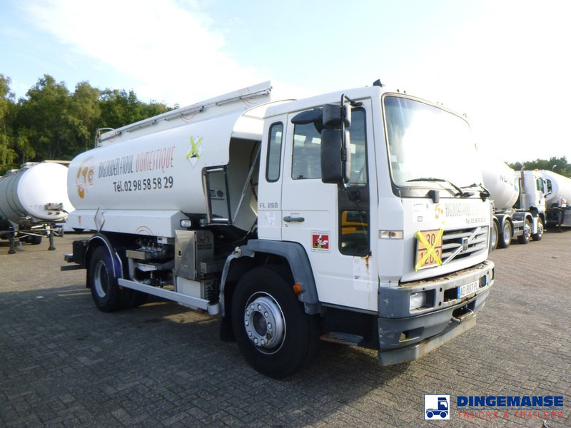 Volvo FL 250 4x2 fuel tank 14.7 m3 / 4 comp - Tanker truck: picture 2 Volvo FL 250 4x2 fuel tank 14.7 m3 / 4 comp - Tanker truck: picture 2