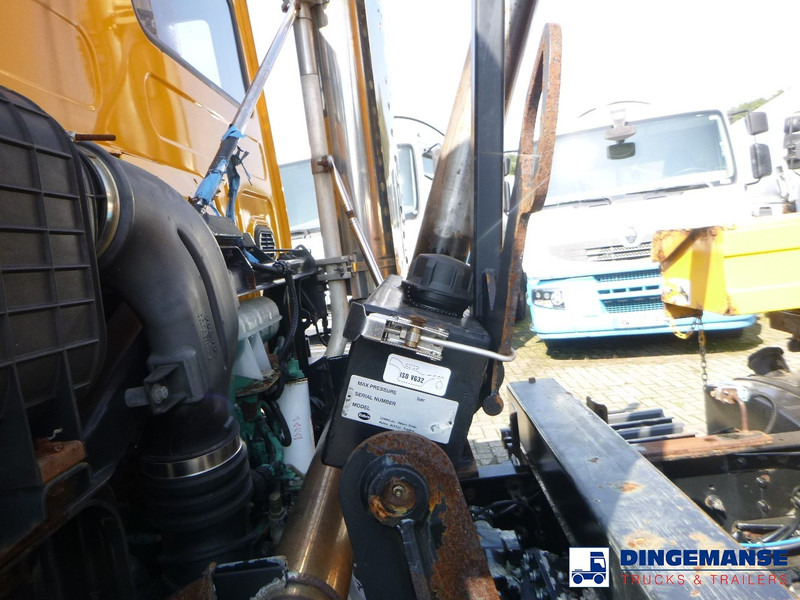 Vacuum truck Volvo FL6 4x2 RHD Whale vacuum tank 8 m3: picture 19