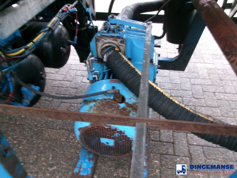 Tanker semi-trailer WHALE Vacuum tank inox 30 m3 / 1 comp + pump: picture 9