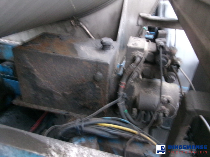 Tanker semi-trailer WHALE Vacuum tank inox 30 m3 / 1 comp + pump: picture 16