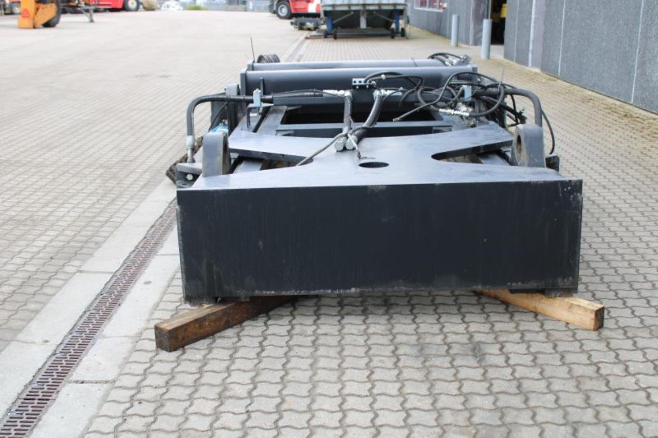 Hyster MAST FOR 52.00XM-12 - Attachment for Material handling equipment: picture 3 Hyster MAST FOR 52.00XM-12 - Attachment for Material handling equipment: picture 3