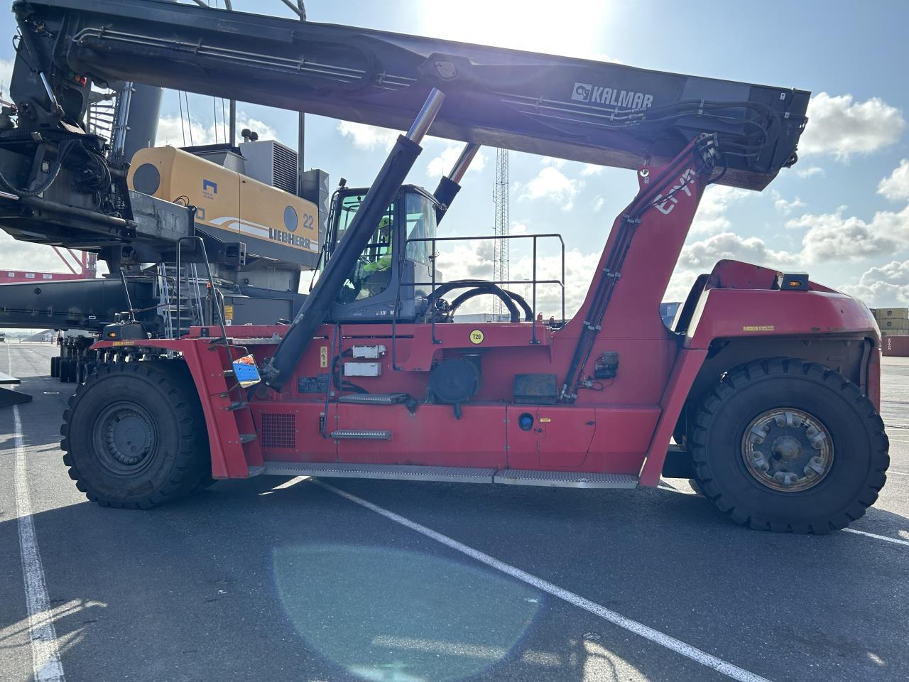Kalmar DRG450-65S5 - Reach stacker: picture 1 Kalmar DRG450-65S5 - Reach stacker: picture 1