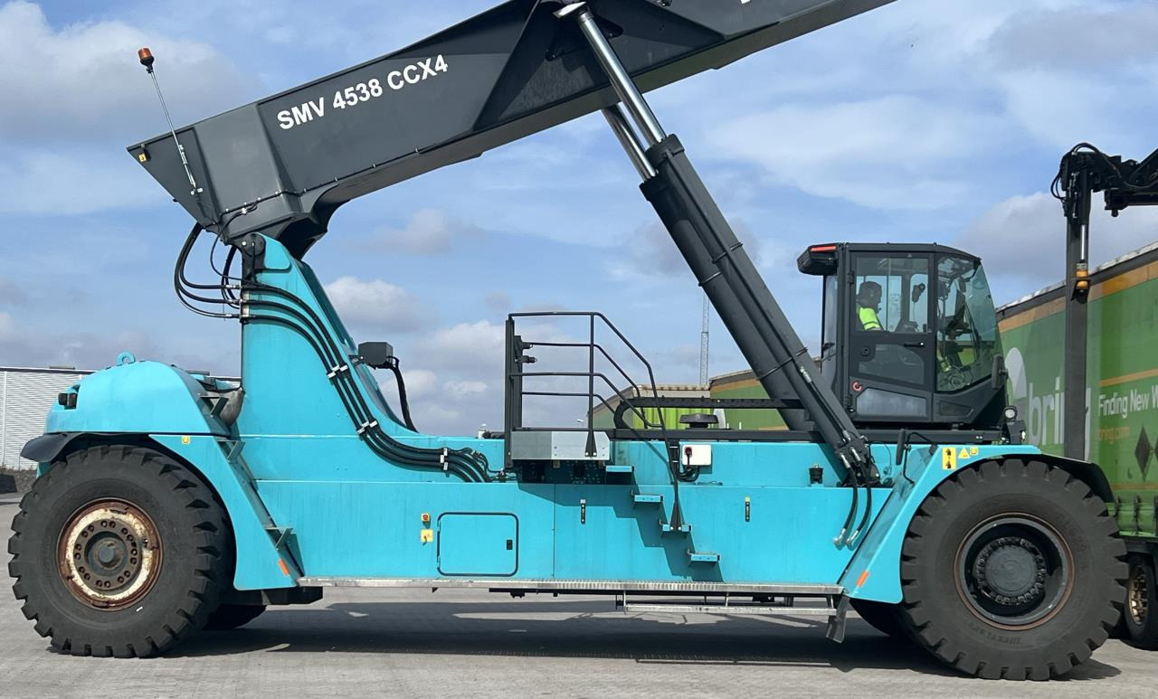 SMV 4538 CCX4 - Reach stacker: picture 2 SMV 4538 CCX4 - Reach stacker: picture 2