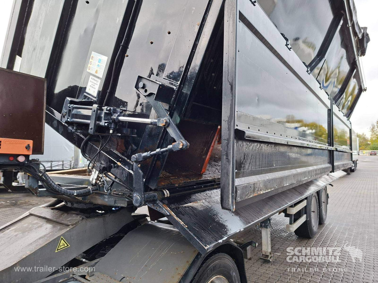 KEMPF Auflieger Kipper Stahlrundmulde 36m³ - Tipper semi-trailer: picture 2 KEMPF Auflieger Kipper Stahlrundmulde 36m³ - Tipper semi-trailer: picture 2