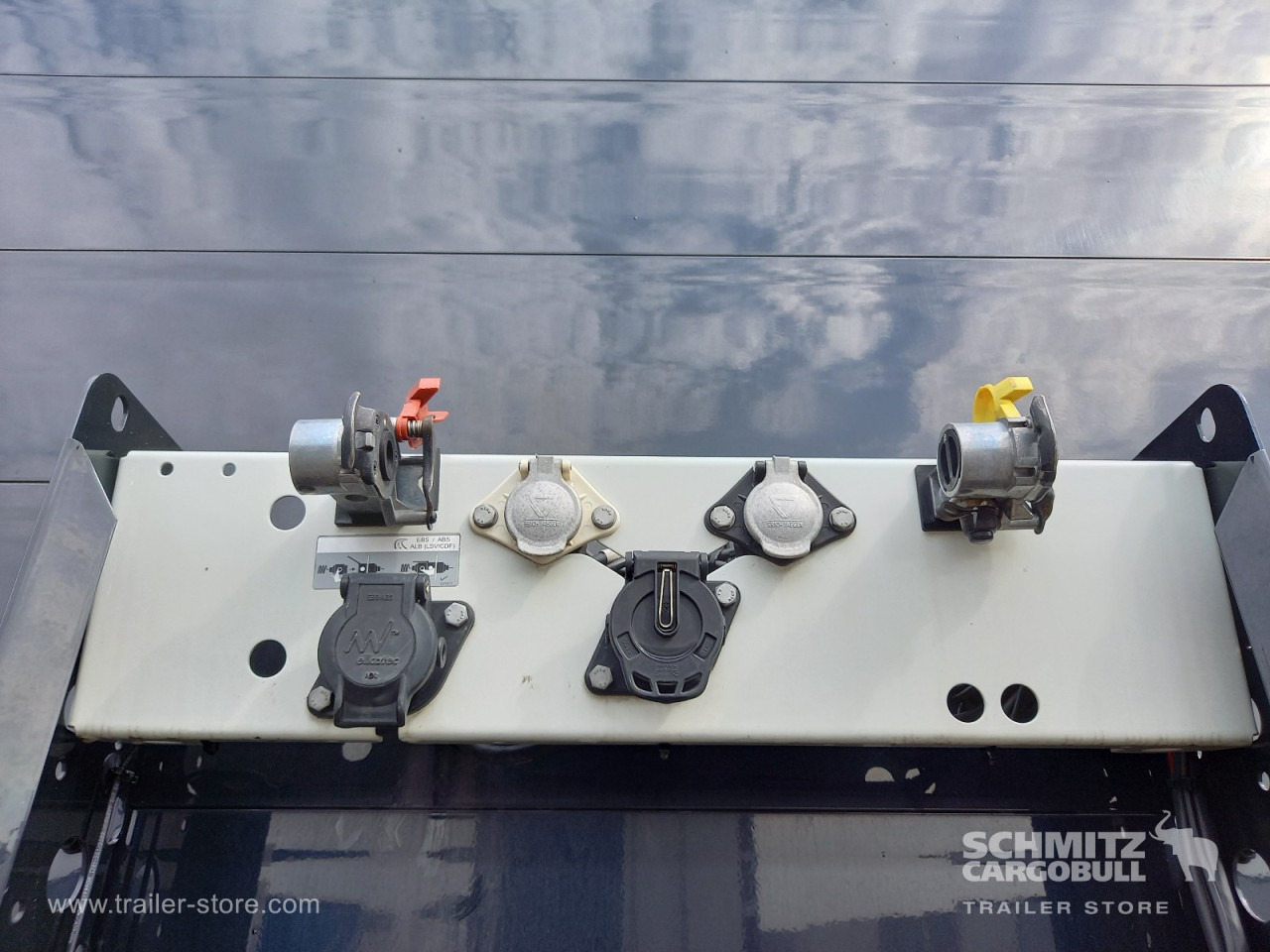 SCHMITZ Auflieger Curtainsider Standard - Curtainsider semi-trailer: picture 4 SCHMITZ Auflieger Curtainsider Standard - Curtainsider semi-trailer: picture 4