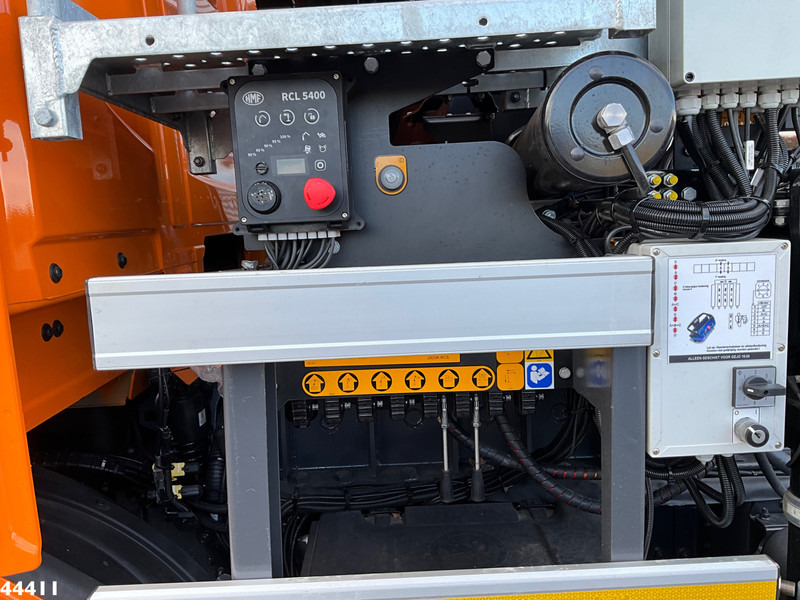 Hook lift truck, Crane truck DAF FAQ XD 450 8x2 Euro 6 HMF 28 Tonmeter laadkraan: picture 10 Hook lift truck, Crane truck DAF FAQ XD 450 8x2 Euro 6 HMF 28 Tonmeter laadkraan: picture 10