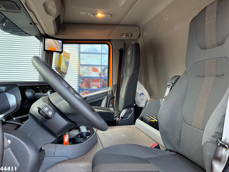 Hook lift truck, Crane truck DAF FAQ XD 450 8x2 Euro 6 HMF 28 Tonmeter laadkraan: picture 17 Hook lift truck, Crane truck DAF FAQ XD 450 8x2 Euro 6 HMF 28 Tonmeter laadkraan: picture 17