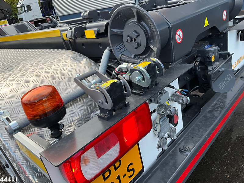 Hook lift truck, Crane truck DAF FAQ XD 450 8x2 Euro 6 HMF 28 Tonmeter laadkraan: picture 8 Hook lift truck, Crane truck DAF FAQ XD 450 8x2 Euro 6 HMF 28 Tonmeter laadkraan: picture 8