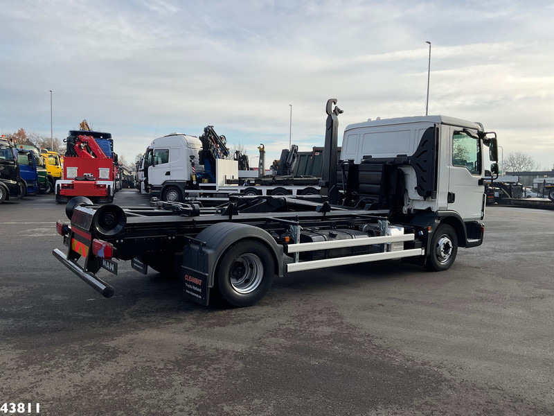 MAN TGL 12.220 Euro 6 12 Ton haakarmsysteem - Hook lift truck: picture 5 MAN TGL 12.220 Euro 6 12 Ton haakarmsysteem - Hook lift truck: picture 5