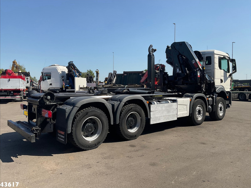 MAN TGS 32.470 8x4 Euro 6 Hiab 22 Tonmeter laadkraan Just 68.765 Km! - Hook lift truck: picture 4 MAN TGS 32.470 8x4 Euro 6 Hiab 22 Tonmeter laadkraan Just 68.765 Km! - Hook lift truck: picture 4