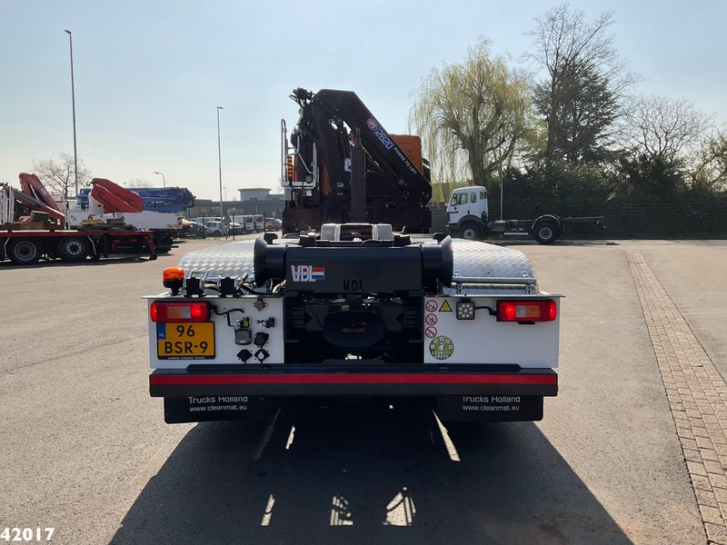 Volvo FM 420 8x2 HMF 28 Tonmeter laadkraan - Hook lift truck, Crane truck: picture 3 Volvo FM 420 8x2 HMF 28 Tonmeter laadkraan - Hook lift truck, Crane truck: picture 3