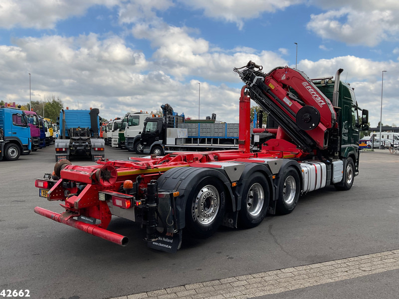 Volvo FM 460 8x4 TRIDEM Euro 6 32 Tonmeter laadkraan - Hook lift truck, Crane truck: picture 4 Volvo FM 460 8x4 TRIDEM Euro 6 32 Tonmeter laadkraan - Hook lift truck, Crane truck: picture 4