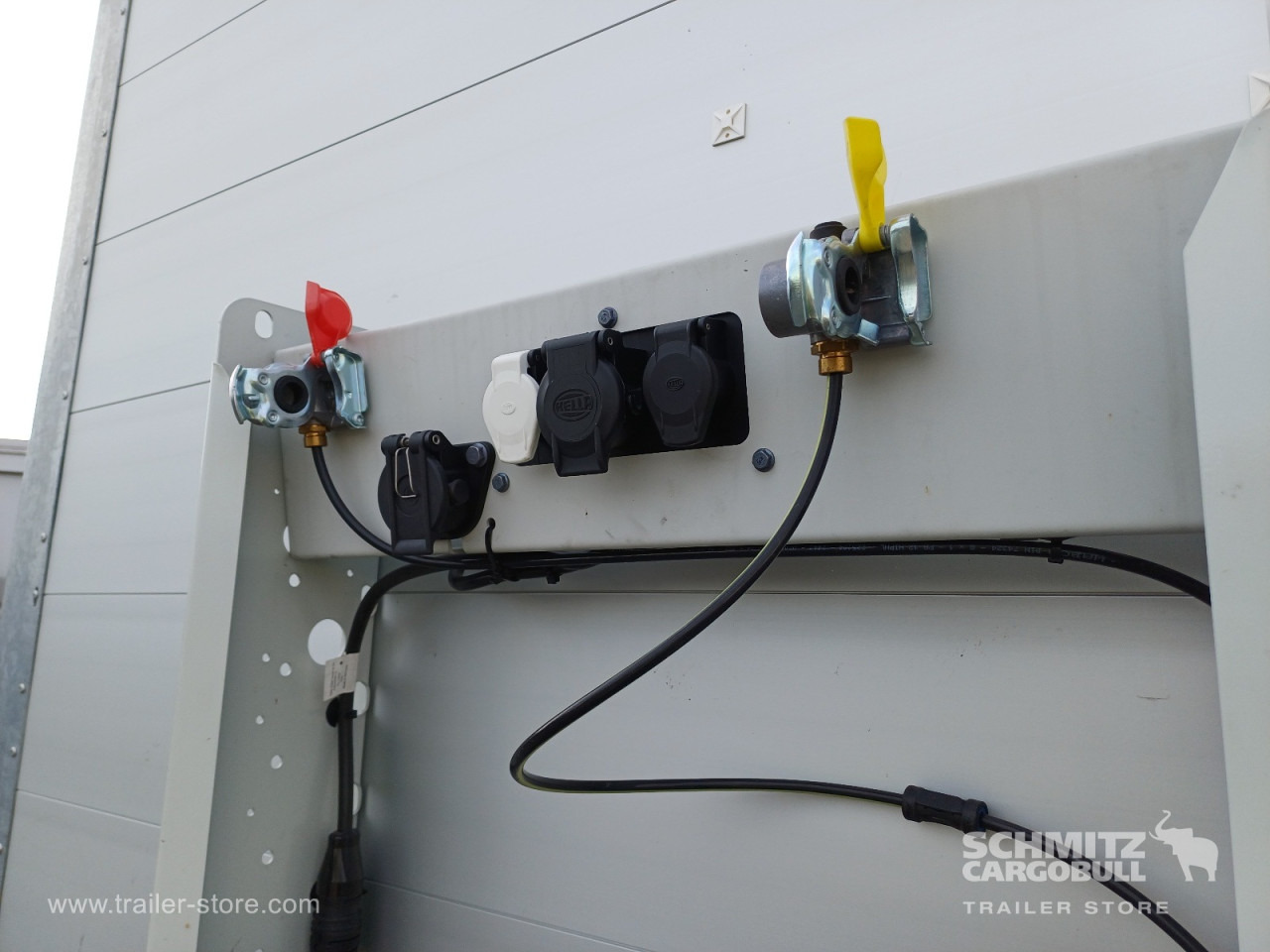 BERGER Auflieger Curtainsider Mega - Curtainsider semi-trailer: picture 2 BERGER Auflieger Curtainsider Mega - Curtainsider semi-trailer: picture 2