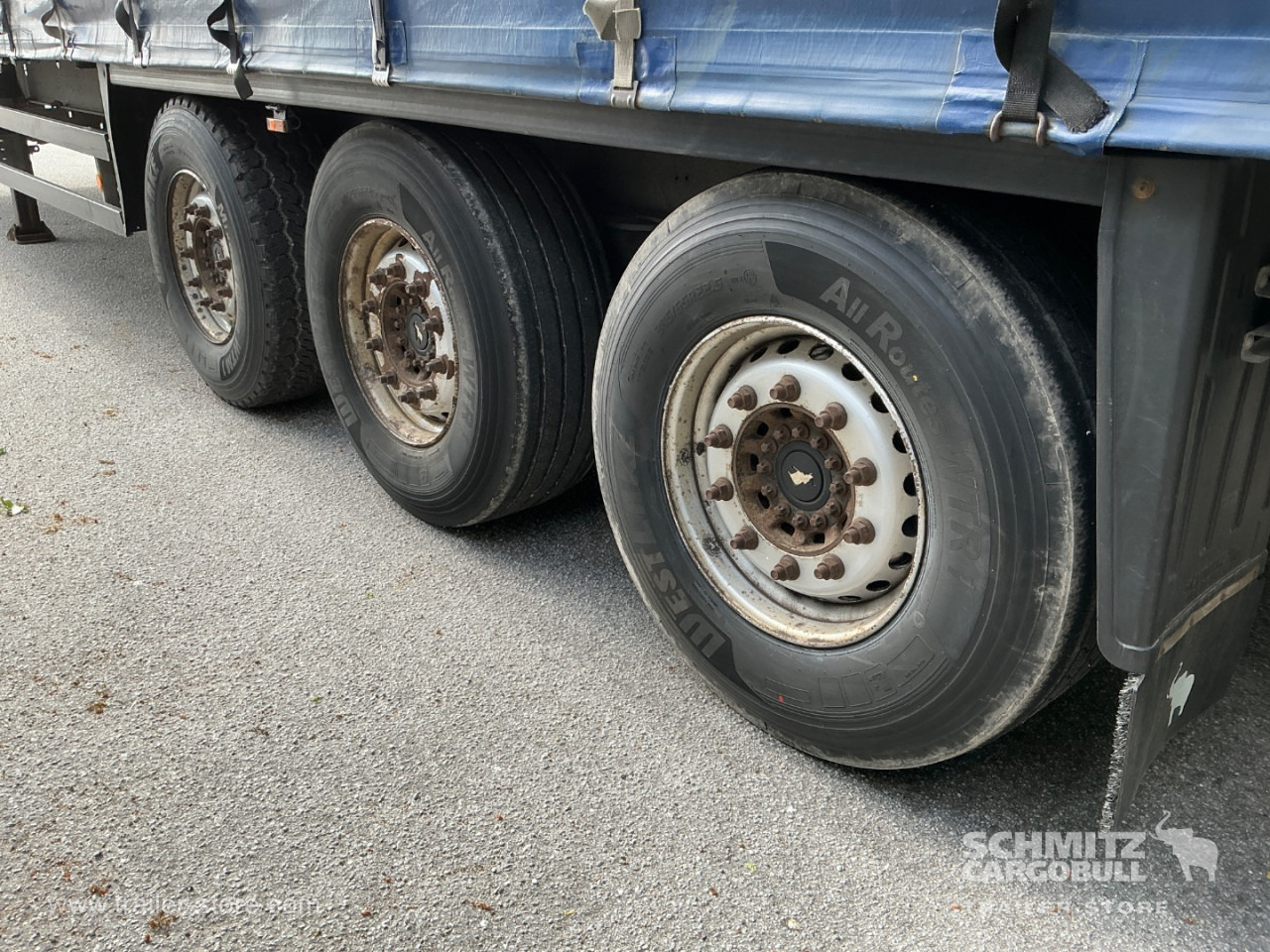 SCHMITZ Curtainsider Standard Taillift - Curtainsider semi-trailer: picture 3 SCHMITZ Curtainsider Standard Taillift - Curtainsider semi-trailer: picture 3