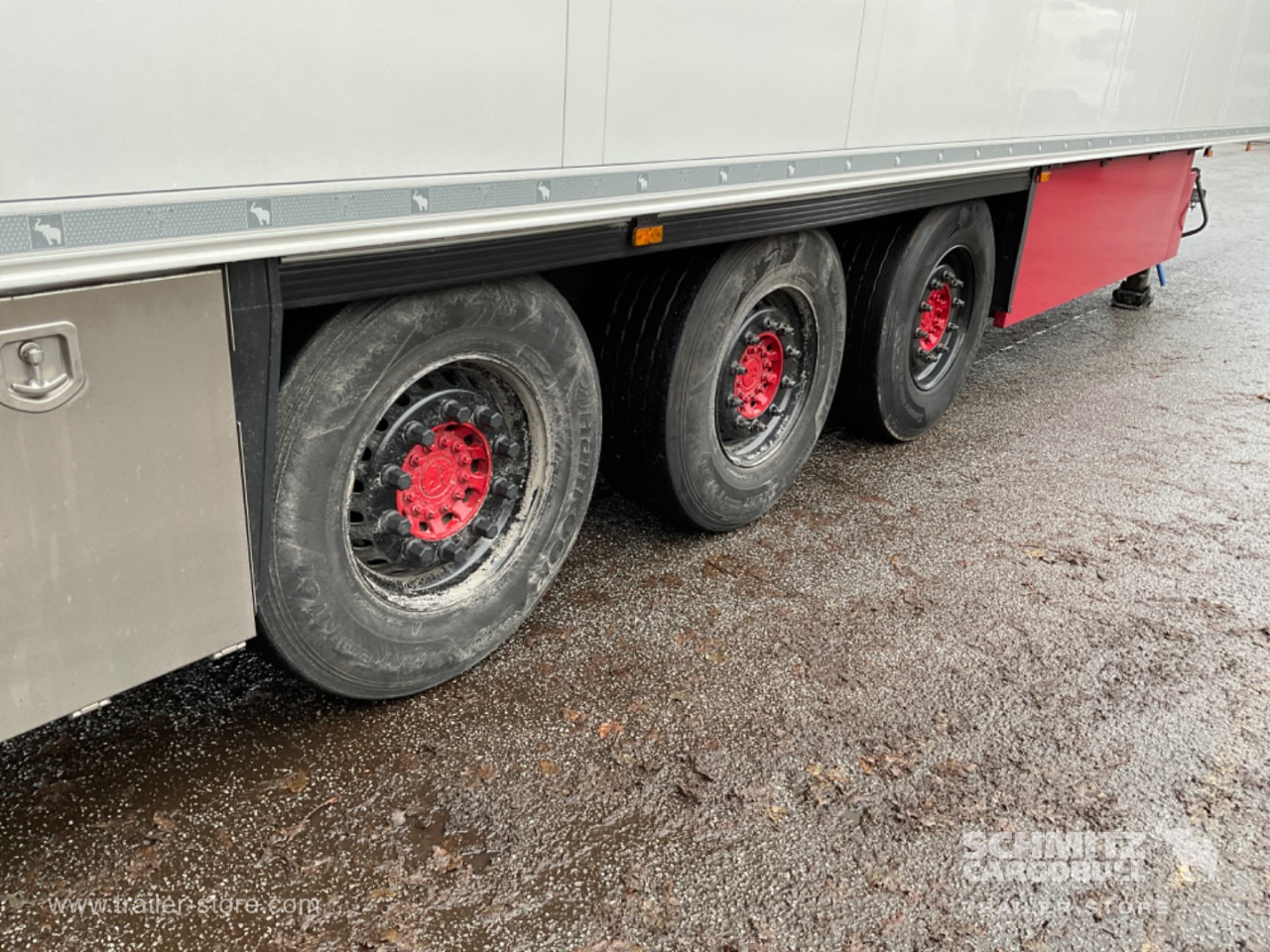 SCHMITZ Reefer Standard Taillift - Isothermal semi-trailer: picture 3 SCHMITZ Reefer Standard Taillift - Isothermal semi-trailer: picture 3