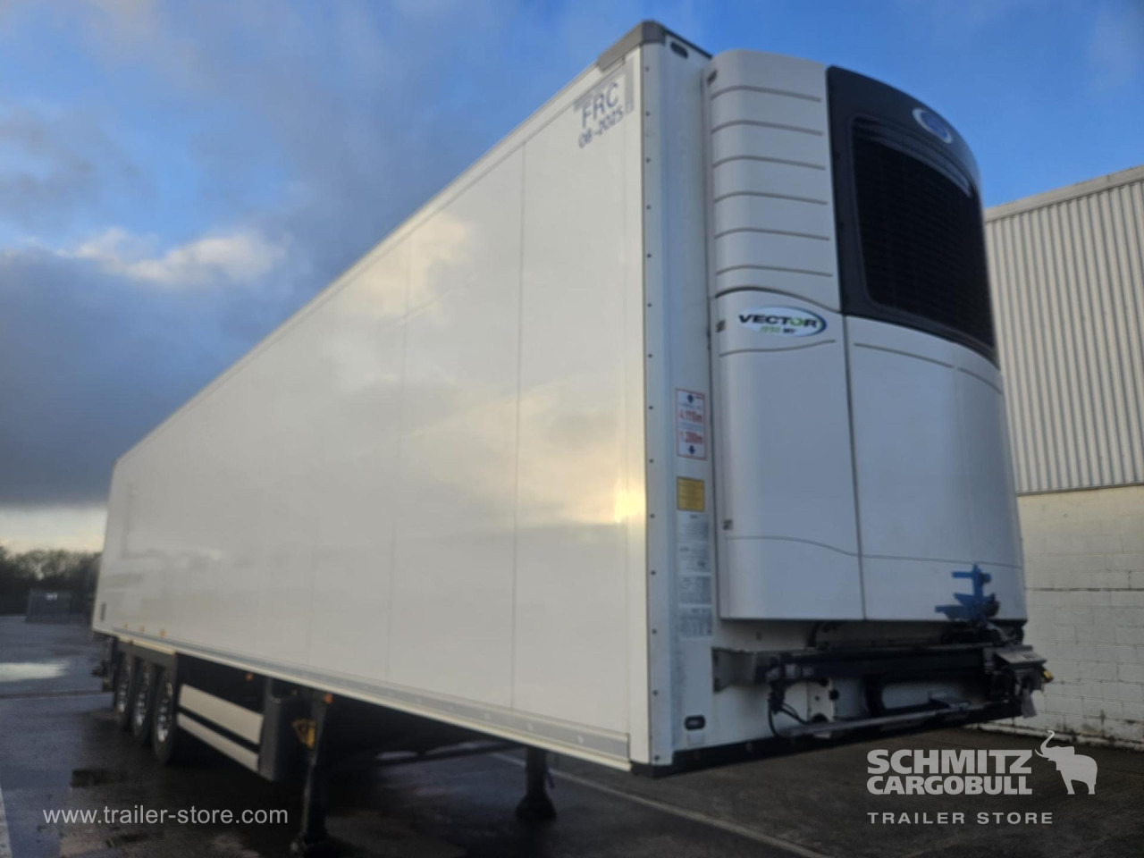 SCHMITZ Reefer Multitemp Taillift - Isothermal semi-trailer: picture 1 SCHMITZ Reefer Multitemp Taillift - Isothermal semi-trailer: picture 1