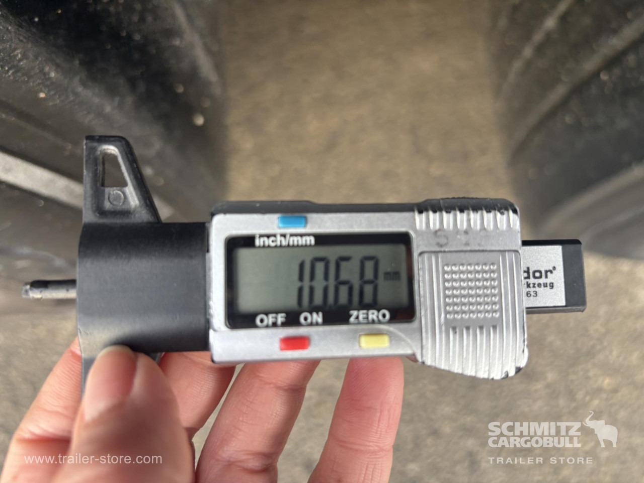 SCHMITZ Curtainsider Standard - Curtainsider semi-trailer: picture 3 SCHMITZ Curtainsider Standard - Curtainsider semi-trailer: picture 3