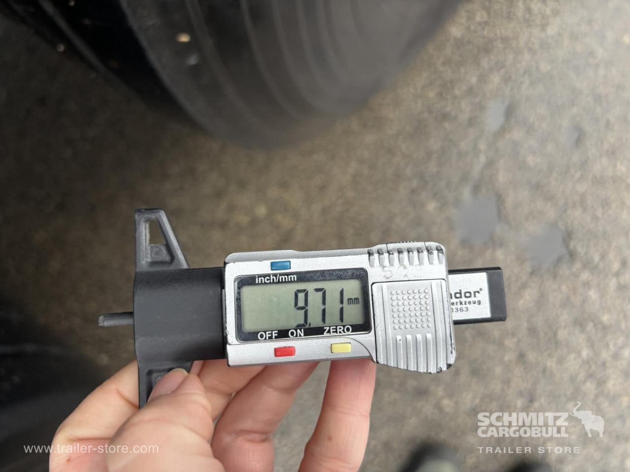 SCHMITZ Curtainsider Standard - Curtainsider semi-trailer: picture 3 SCHMITZ Curtainsider Standard - Curtainsider semi-trailer: picture 3