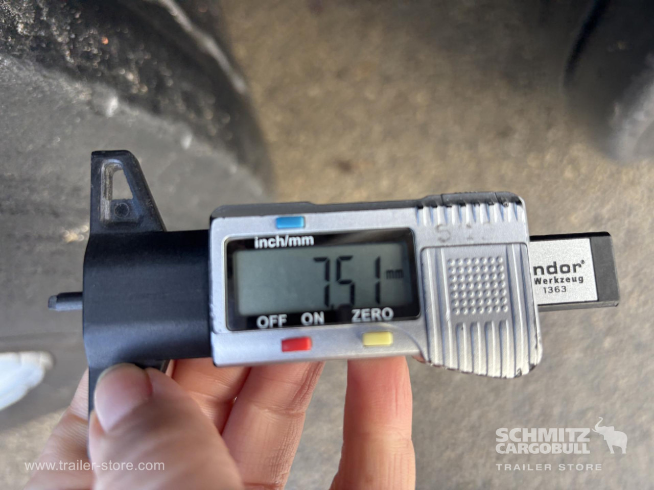 SCHMITZ Curtainsider Standard - Curtainsider semi-trailer: picture 3 SCHMITZ Curtainsider Standard - Curtainsider semi-trailer: picture 3