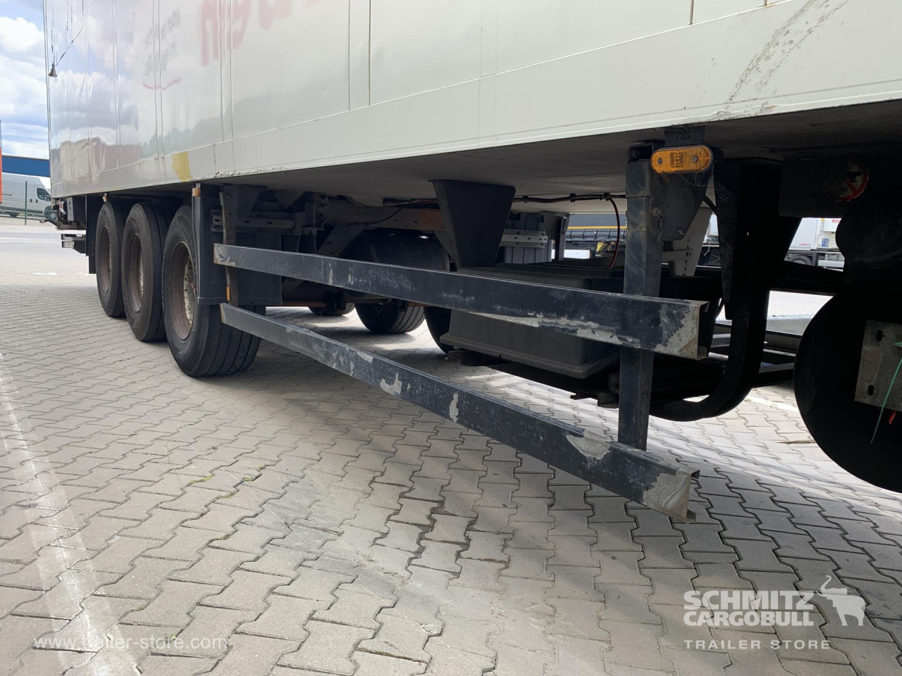 Isothermal semi-trailer SCHMITZ Reefer Standard Taillift: picture 12