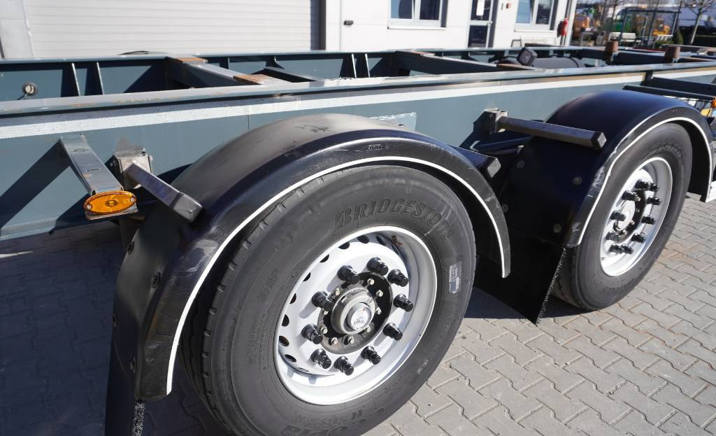 Fruehauf Trailer BDF (NEW) 6,000 km !!! - Container transporter/ Swap body trailer: picture 2 Fruehauf Trailer BDF (NEW) 6,000 km !!! - Container transporter/ Swap body trailer: picture 2