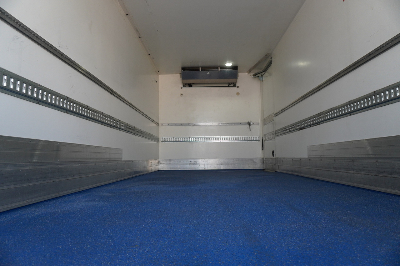 IVECO Eurocargo 100-190 4x2 E6 / Refrigerator / Dhollandia 1.5 T - Refrigerator truck: picture 5 IVECO Eurocargo 100-190 4x2 E6 / Refrigerator / Dhollandia 1.5 T - Refrigerator truck: picture 5
