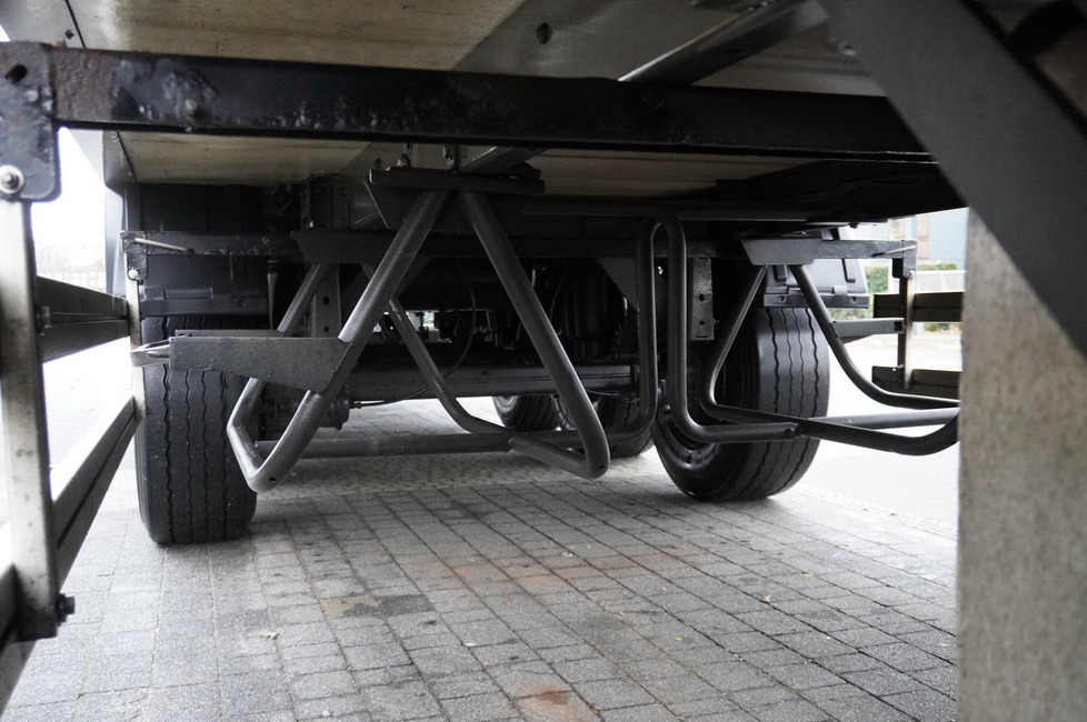 Refrigerator semi-trailer LAMBERET refrigerated semi-trailer / Carrier Vector 1550 unit: picture 23